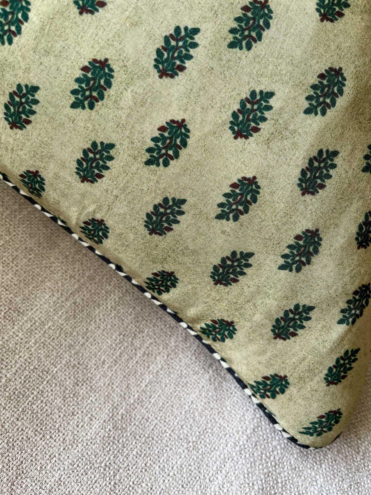 Garden pillow cover